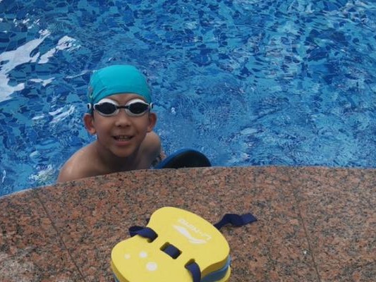 探讨男性学习游泳技巧生孩子的可能性（破解男性游泳技巧生育的奥秘）
