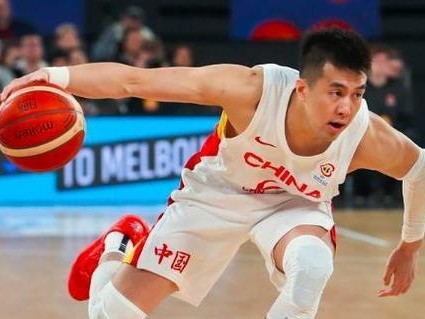 篮球位置1-5号防守站位解析（探索篮球场上每个位置的防守站位策略与技巧）
