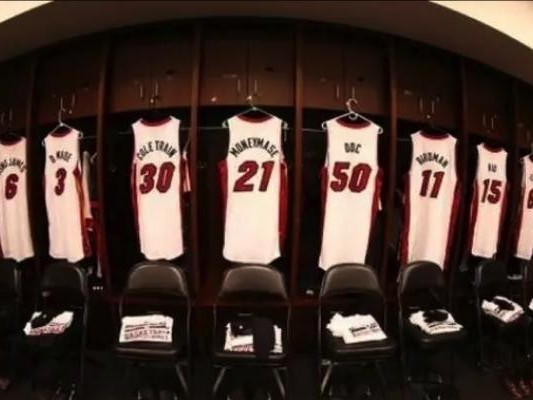 2015年NBA球员姓氏排行榜(探究NBA球员姓氏在2015年的分布情况,揭示潜在的文化和地域因素)