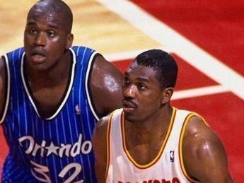 NBA历史篮板排行榜中的戴维斯（探索戴维斯在NBA历史上的篮板纪录及其突出特点）