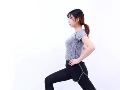 提高排球技术的关键——深蹲训练动作要领（掌握正确的深蹲训练姿势和技巧，提升排球能力）