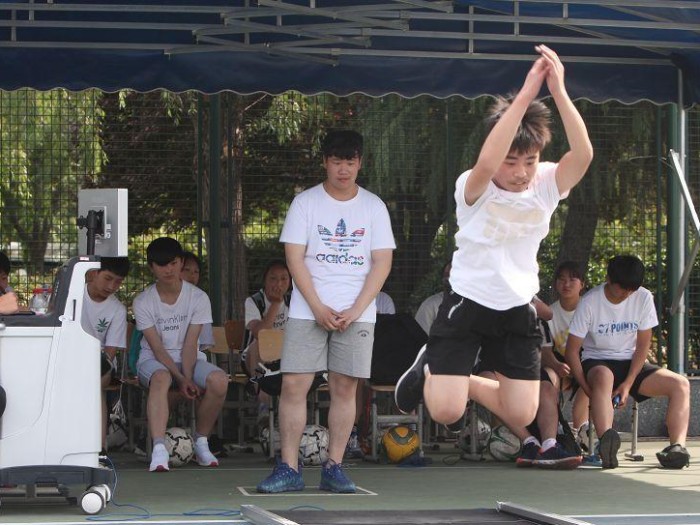 游泳转湾技巧（学习游泳转湾技巧，轻松掌握游泳的要领）