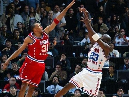 NBA历史上最出色的十五位盖帽高手（他们以强悍的防守能力在篮球场上燃起防线的壁炉）