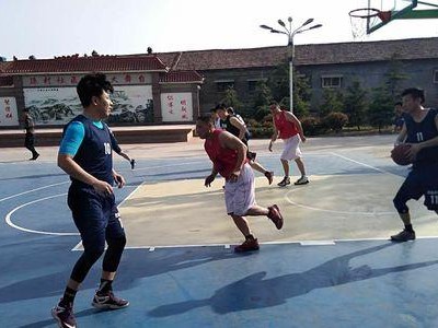 提升篮球防守反击能力的训练要点（全面掌握篮球防守反击技巧，提高比赛表现）