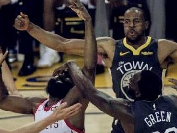 NBA现役十大垫脚排行榜(探索现役NBA球员中最出色的垫脚表现,以及他们在球队中的重要性)