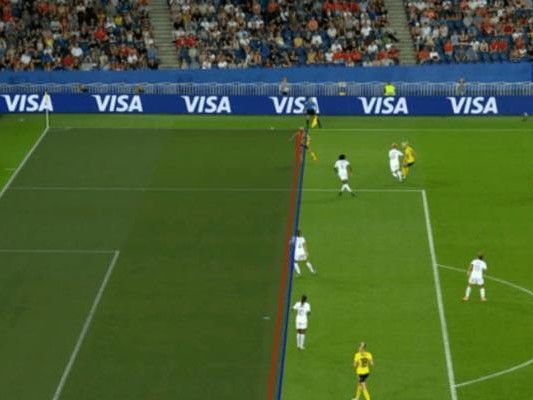卡塔尔世界杯越位进球瞬间（一次引发全球热议的争议判罚，裁判员关键判断的分水岭）