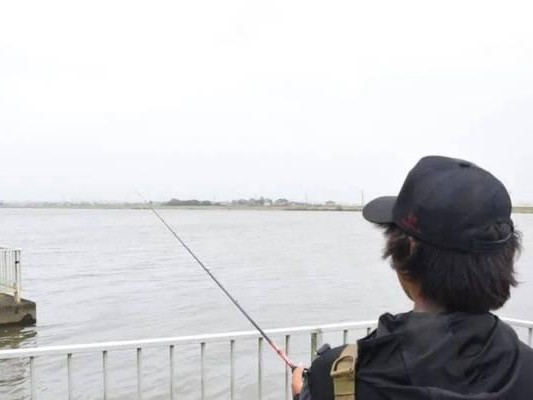 深海钓鱼的奇迹（一个坚持和希望的故事）