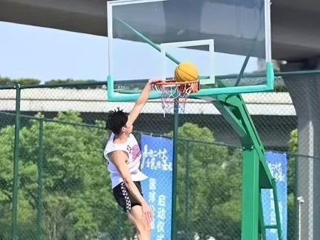 篮球开放性防守的原理（挑战传统防守，展现团队协作的力量）