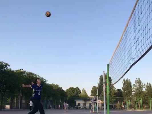 单脚起跳扣球技术要领（打造高效、稳定的排球单脚起跳扣球动作）