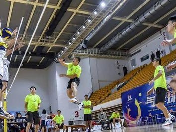 女气排球扣球动作要领（技巧、姿势和训练方法）