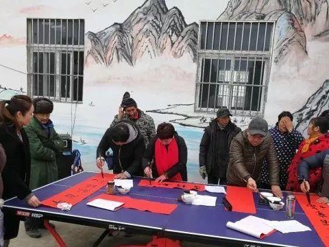 老年人打乒乓球的乐趣与益处（保持健康、提高心理素质，老年人打乒乓球正当时）