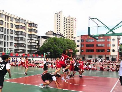 篮球防守之道（掌握关键技巧提升你的防守能力）