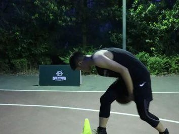 篮球训练精解（提高篮球转胯防守技能，成为无可阻挡的防守专家）