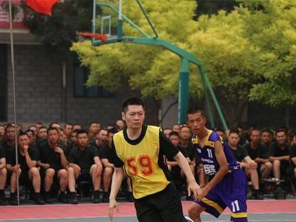 篮球比赛防守对抗教学（战胜对手，一步一步强化防守技能，塑造不可逾越的篮球壁垒）