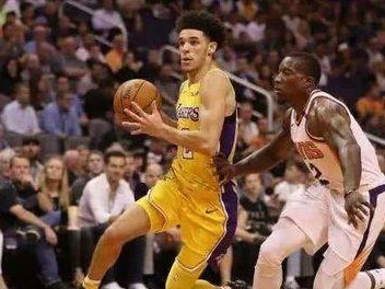 NBA季后赛新秀得分排行榜（揭秘季后赛新秀得分榜，谁是最耀眼的“绿叶”？）