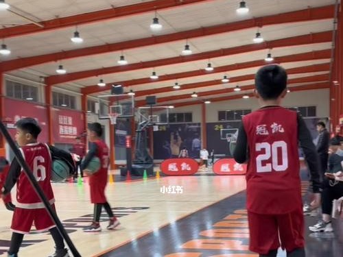 幼儿篮球一对一防守教学的关键技巧（提高幼儿篮球技术水平的有效方法）