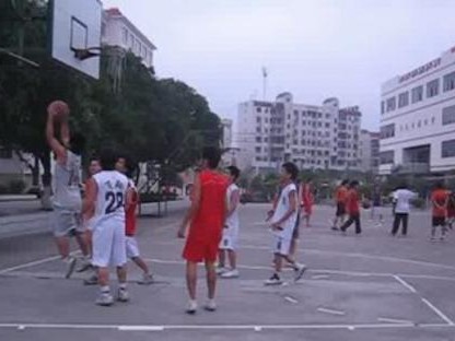 孩子学习篮球防守的最佳年龄是多大？（以年龄为依据，探讨孩子学习篮球防守的最佳时间点）