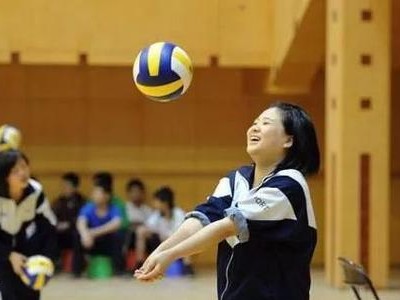 排球中考对墙垫球动作要领（提高排球技巧的关键——墙垫球的正确动作要领）