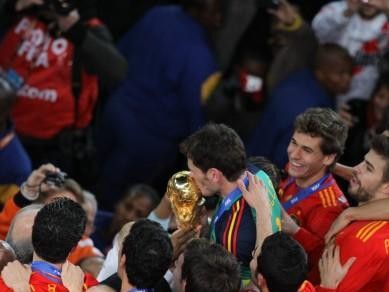 西班牙2010世界杯进球的背后故事（无尽的荣耀与辛酸——揭秘西班牙队在2010世界杯中的进球历程）