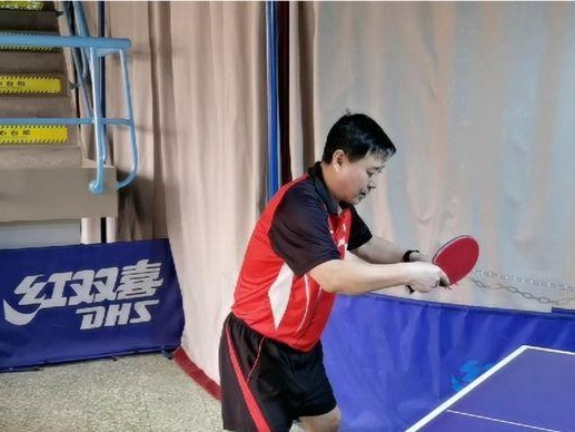 乒乓球技巧大揭秘（提高技术水平，掌握乒乓球扣横拍的精髓）
