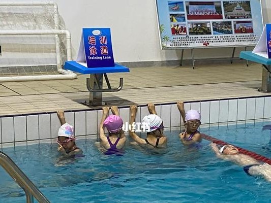小孩游泳基本技巧大揭秘（让孩子轻松掌握游泳的基本要领）