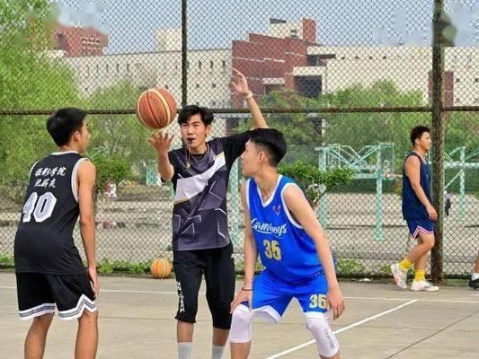 篮球场三号位防守技巧大全（掌握三号位防守的关键技巧与战术指南）