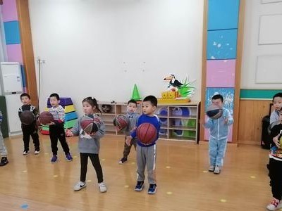 青少年篮球防守技巧训练（提升篮球防守水平，从手部动作开始）