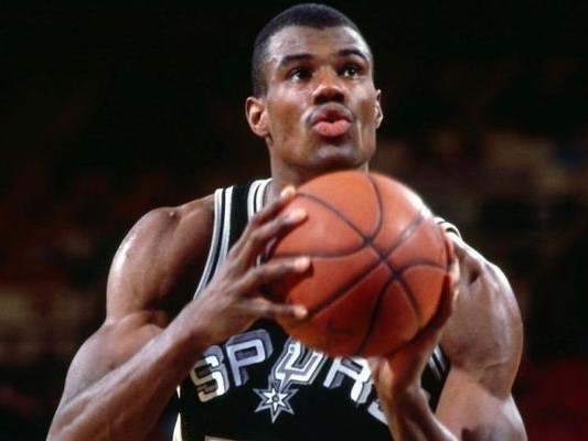 NBA历史上最佳防守人是谁？（揭秘篮球界最强防守之王）