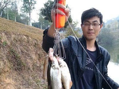 路亚钓鱼，与老丈人共度美好时光（挥杆垂钓，亲情更甜蜜）