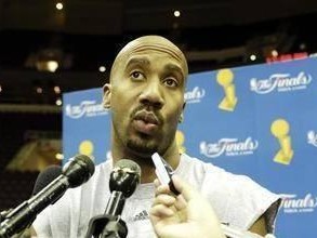 NBA历史上最恶名昭彰的球员(探究NBA历史上最具争议和恶名的球员,以及他们的行为和影响)
