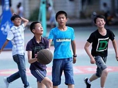 突破防守，精准躲避对手（打破围堵，寻找空隙）
