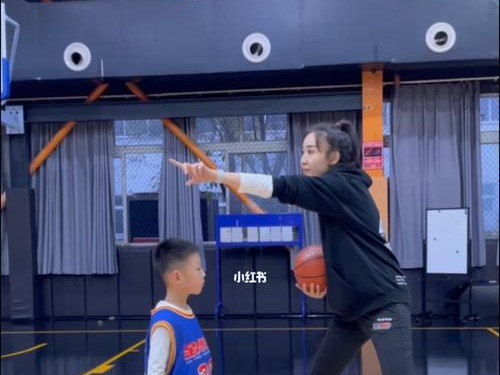 以打篮球学防守——女生也能成为防守高手！（学习篮球防守技巧对女生的意义）