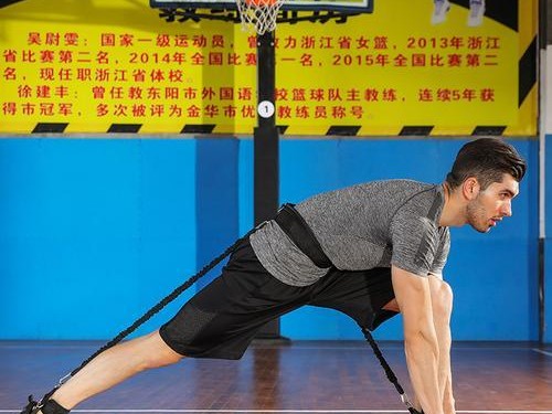 如何训练篮球防守力量（提高篮球防守能力的有效方法）