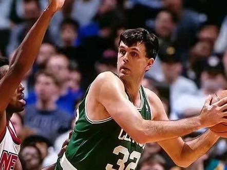 NBA现役球星排行榜之大前锋巅峰争霸（解析现役NBA大前锋巅峰球员，谁才是最强？）