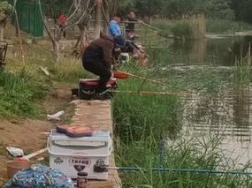 揭秘嘉鱼县路亚钓鱼师傅是谁？（探寻嘉鱼县路亚钓鱼界的传奇人物）