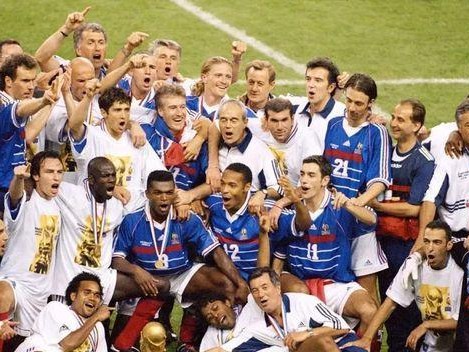 回顾98年法国世界杯进球人员壮举（探寻法国世界杯历史进球的珍贵瞬间）
