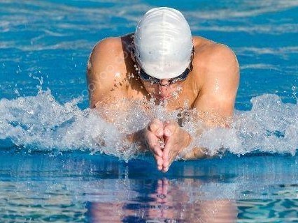 紧身裤美女游泳换气技巧（如何在游泳中灵活运用呼吸技巧提升游泳效果）