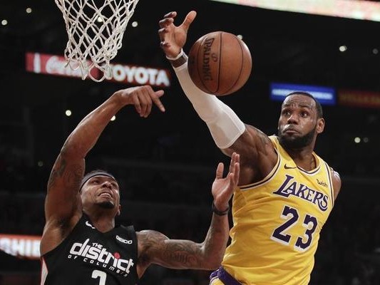 NBA1920赛季场均篮板排行榜（探寻篮球场上的篮板巨人们，谁能在篮板争夺战中占据主导地位？）