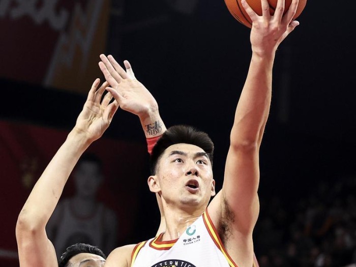 NBA球队排行榜1819赛季（探索球队排行榜、明星球员表现和新晋势力的赛季回顾）
