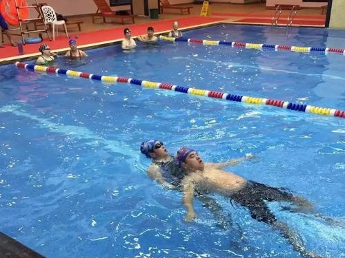 掌握游泳中的跳水技巧（从零起步，轻松学会跳水的方法与技巧）