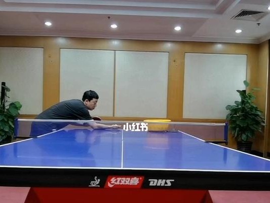 乒乓球上旋发球的技巧与训练方法（打造无法抵挡的上旋弹球，掌握关键技巧）