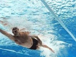 游泳技巧指南（教你如何成为游泳高手，掌握游泳技巧的关键是什么）
