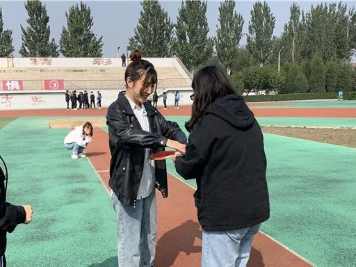 手持乒乓球拍托球跑的技巧（如何提高手持乒乓球拍托球跑的能力）
