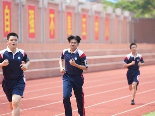 探秘北京中考女生足球技巧（用“技巧”探索女生足球训练的奥秘）