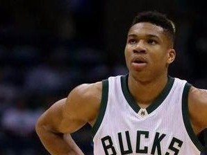 NBA历史上的至少三冠王（探索最伟大球员的荣耀时刻）