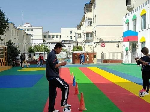 足球幼儿进攻技巧教学反思（培养幼儿足球进攻技巧的有效方法）