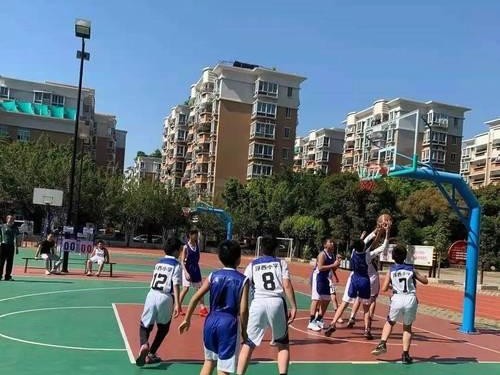 小学生篮球防守技巧（掌握基本防守姿势，提高篮球防守能力）