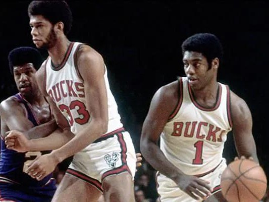 NBA球员助攻排行榜（揭秘现役NBA球员的助攻技巧和数据分析）
