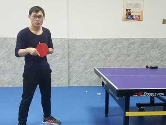 乒乓球入门拉球技巧之直拍练习方法（提高乒乓球技术的关键步骤和技巧）
