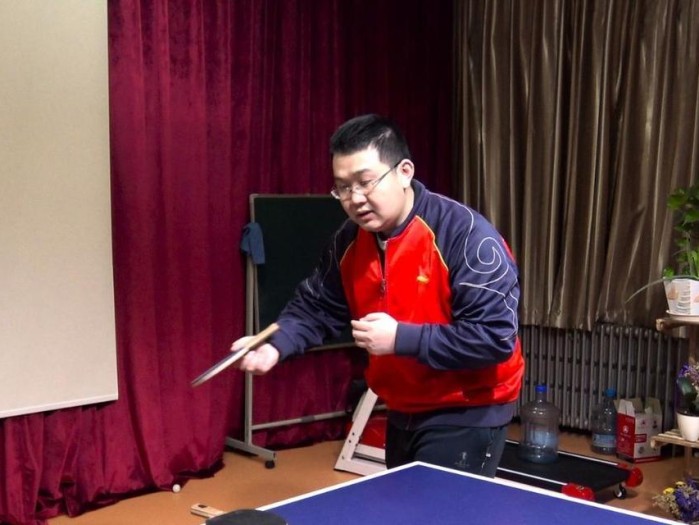乒乓球拧拉下旋球技巧口诀——击球破局的利器（掌握下旋球技巧，提升乒乓球竞技水平）